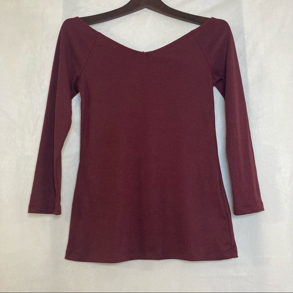 Old Navy Women’s Micro-Rib V-Neck Tee